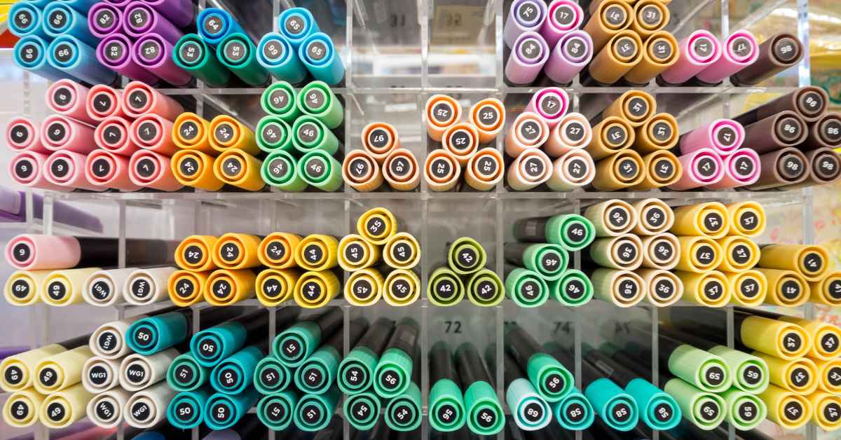 desain toko alat tulis yang menarik dengan pulpen warna warni Bangkit Perkasa Sukses distributor atk di Indonesia